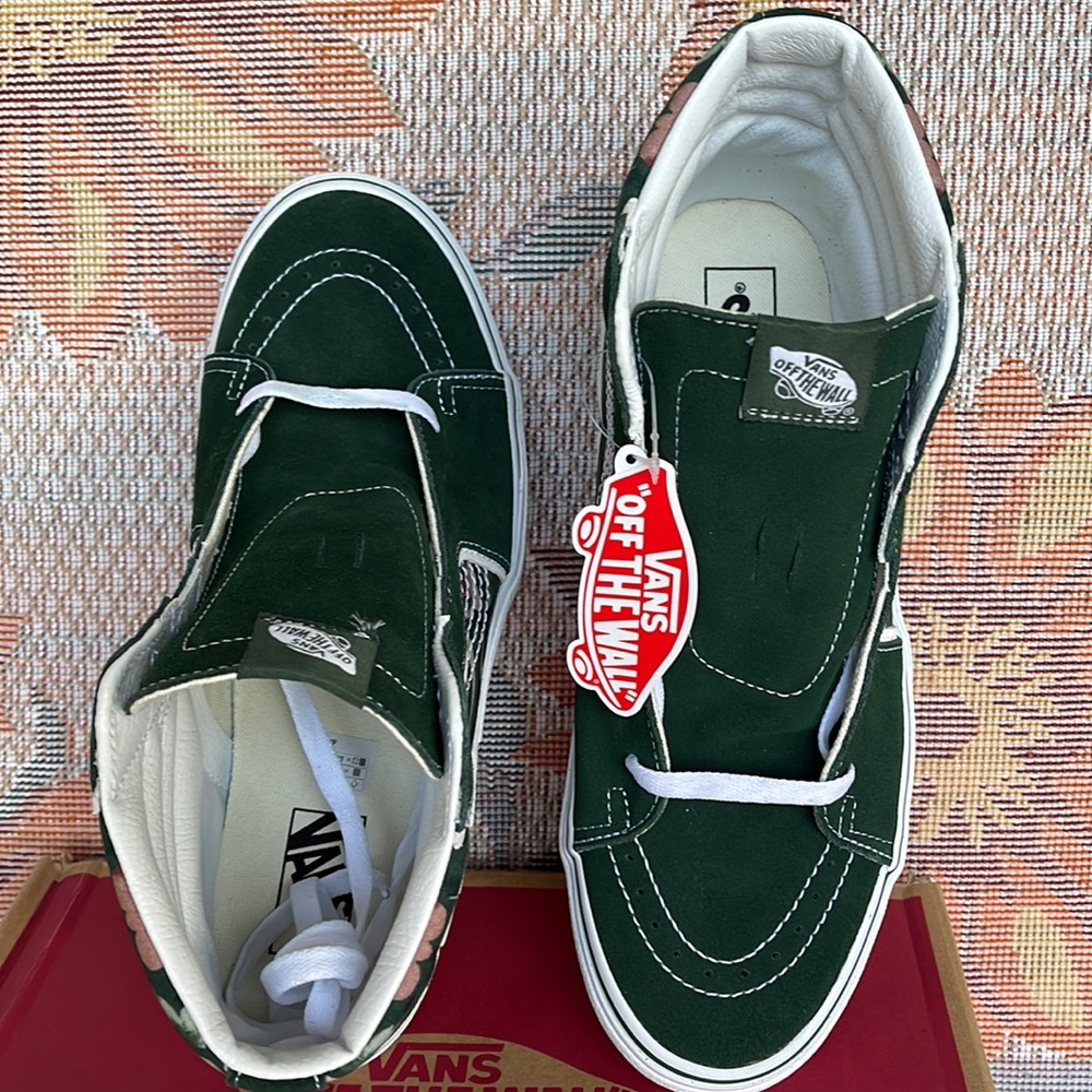 Vans Sk8-Hi Bolt
Liquify Avocado
VNOA5JIVYXH
Men’s sneakers - athletic shoes - Picture 13 of 16